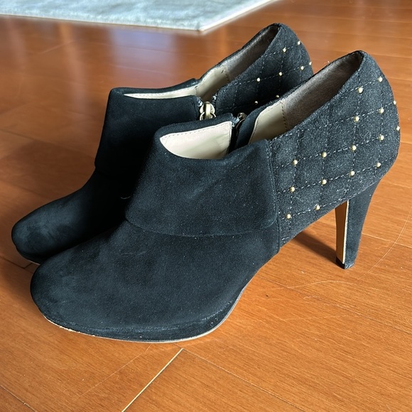 Adrienne Vittadini Suede Heel Ankle Booties  with gold studs Women size 8.5 - Picture 15 of 15